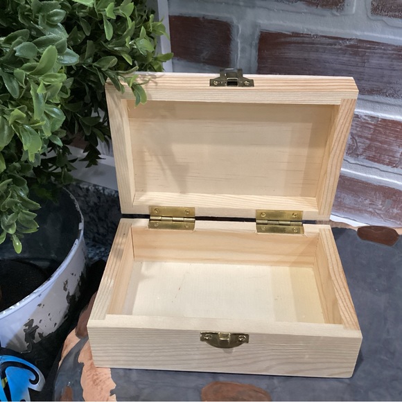 Solid Wood Keepsake / Trinket Box w/ beautifully painted or colored lid - Nice - Picture 7 of 12